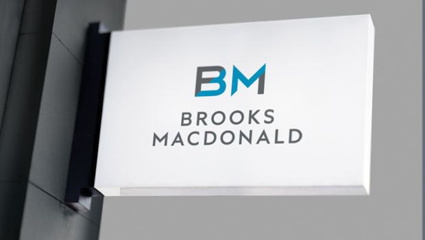 dl brooks macdonald group plc objetivo financiero servicios financieros banca de inversión y brokerservicios de edad administradores de activos y custodios logo 20230302