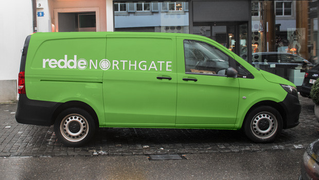 dl redde northgate servicios de vehículos furgoneta camiones comerciales soluciones de red de transporte logo ftse 250