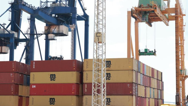 ep archivo   contenedores de exportacion en el puerto de cadiz