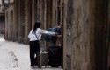 ep archivo   dos turistas con maletas en el centro de barcelona a 17 de septiembre de 2024 en