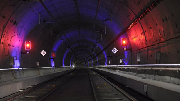 ep archivo   interior del tunel de alta velocidad atocha chamartin