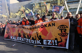 ep archivo   trabajadores de tubos reunidos se concentran contra el ere