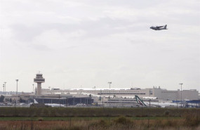 ep archivo un avion vuela sobre el aeropuerto de palma a 8 de noviembre de 2021 en palma mallorca ep archivo un avion vuela sobre el aeropuerto de palma a 8 de noviembre de 2021 en palma mallorca