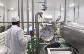 ep archivo   un operario trabajando en una fabrica 20240207092503