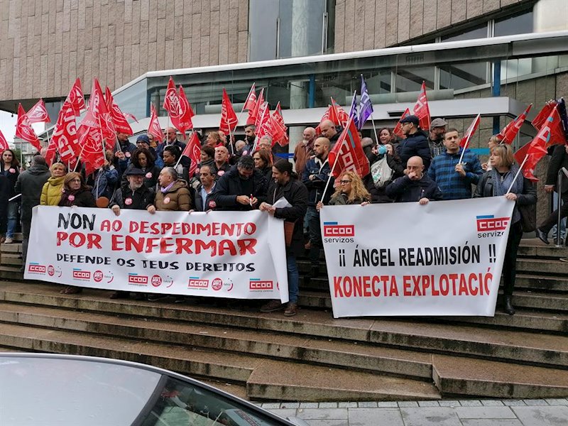 ep concentracion ante los juzgados de ccoo y ugt contra los despidos con bajas justificadas