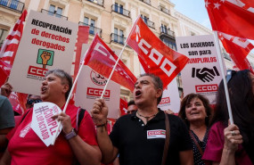 ep concentracion de ccoo y ugt por los incumplimientos del gobierno con los funcionarios frente al