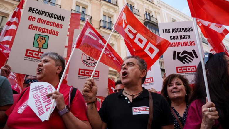 ep concentracion de ccoo y ugt por los incumplimientos del gobierno con los funcionarios frente al