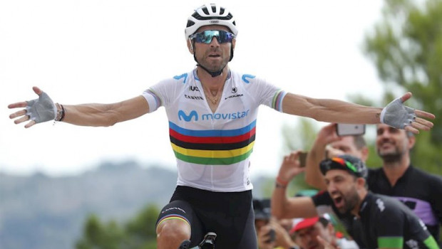ep el ciclista espanol alejandro valverde con el maillot arcoiris