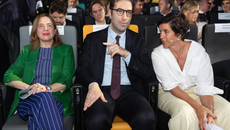ep el ministro de economia comercio y empresa carlos cuerpo c la secretaria de estado de comercio