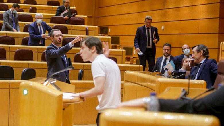 ep el portavoz del grupo popular en el senado javier maroto senala al senador del grupo ep el portavoz del grupo popular en el senado javier maroto senala al senador del grupo