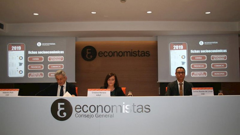 El presidente del Consejo General de Economistas de España, Valentín Pich, y la presidenta de la AIReF, Cristina Herrero. | CONSEJO GENERAL DE ECONOMISTAS DE ESPAÑA ep el presidente del consejo general de economistas de espana valentin pich y la presidenta de la