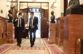 ep el presidente del gobierno pedro sanchez d con el ministro de sanidad salvador illa archivo