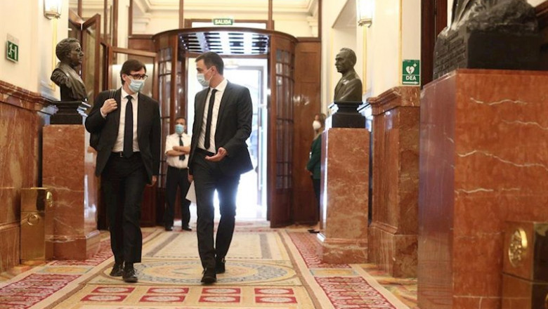 ep el presidente del gobierno pedro sanchez d con el ministro de sanidad salvador illa archivo ep el presidente del gobierno pedro sanchez d con el ministro de sanidad salvador illa archivo