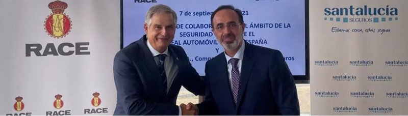 El presidente del RACE, Carmelo Sanz, y el consejero director general de Santalucía, Andrés Romero | RACE ep el presidente del race carmelo sanz y el consejero director general de santalucia andres romero