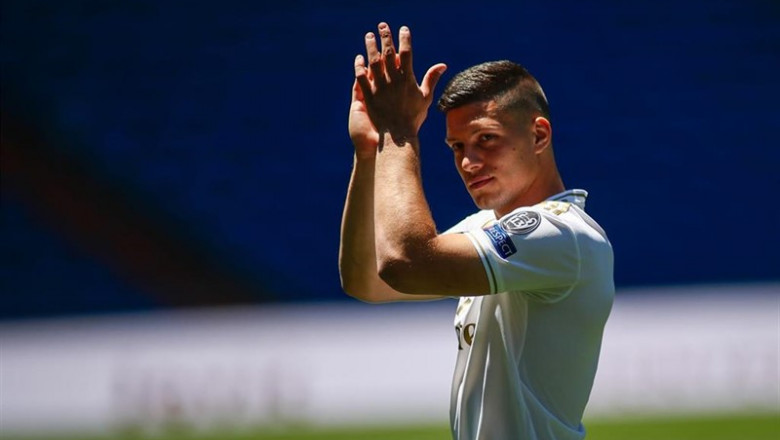 ep futbolistta luka jovic durantepresentacionnuevo jugadorreal madrid