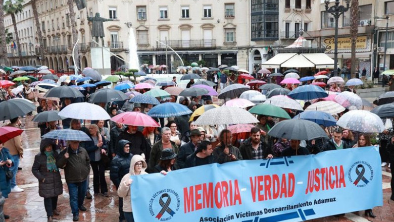 ep imagenes de la marcha convocada por la asociacion victimas del descarrilamiento de adamuz el