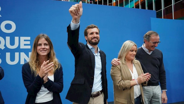 ep la cabeza de lista al congreso del pp por bizkaia beatriz fanjul el presidente del pp pablo
