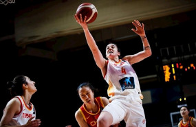 ep laura nicholls en un partido con la seleccion espanola de baloncesto