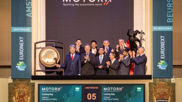 ep marco marlia ceo y cofundador de motork y su equipo tocaron el timbre durante una tradicional