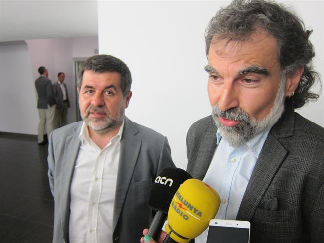 El presidente de la ANC, Jordi Sànchez, y el de Òmnium, Jordi Cuixart | EUROPA PRESS ep presidentela anc jordi snchez yde mnium jordi cuixart