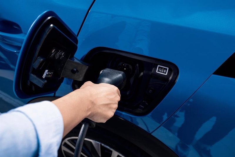 Eléctrico vs diésel o gasolina: ¿Sigue compensando con los actuales precios de la electricidad?