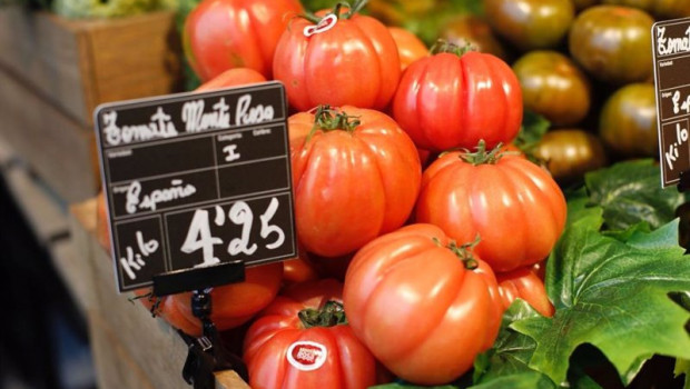 ep tomates en un supermercado de carrefour