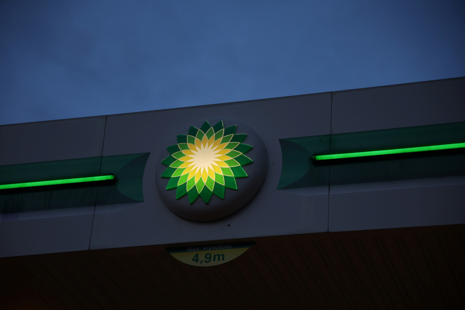 le logo de british petrol bp a la station service de pienkow en pologne 20230427082035 