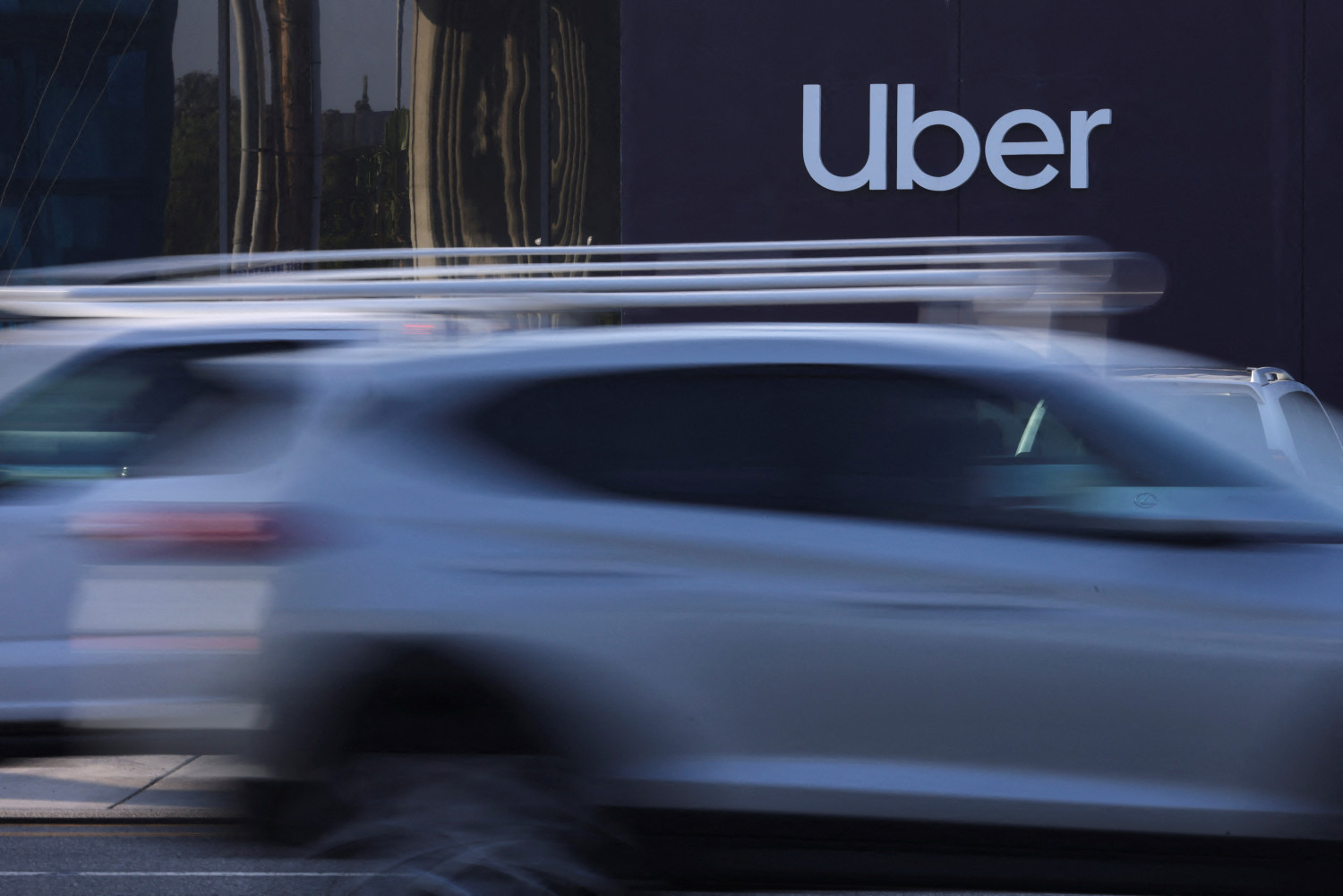 Uber sorprende y no presenta pérdidas: gana 595 millones en el cuarto trimestre