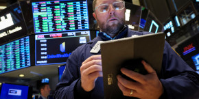 un trader travaille a la bourse de wall street 20250410075706 