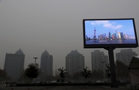 chine-pollution-shanghai-ecran-television-air-pollue-villes-smart-city chine-pollution-shanghai-ecran-television-air-pollue-villes-smart-city