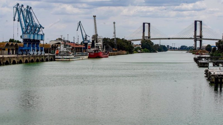 ep archivo   barcos en espera en el puerto de sevilla por el paron del servicio de practicos
