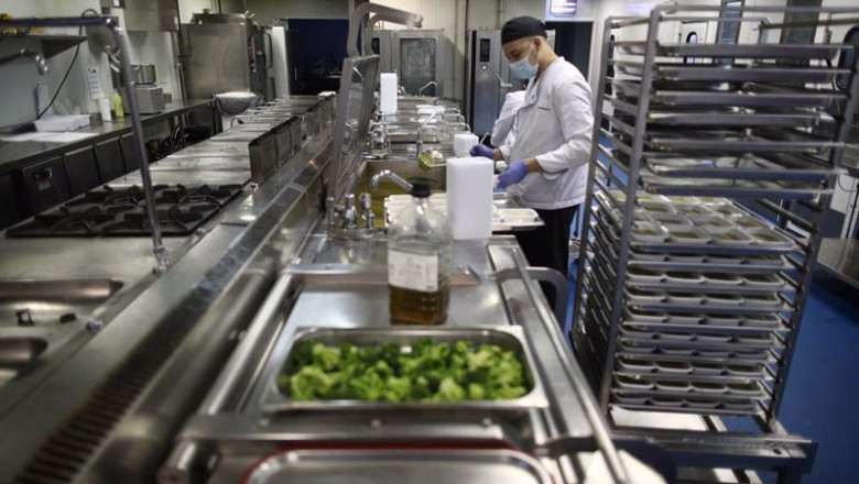 ep archivo   cocinero preparando catering