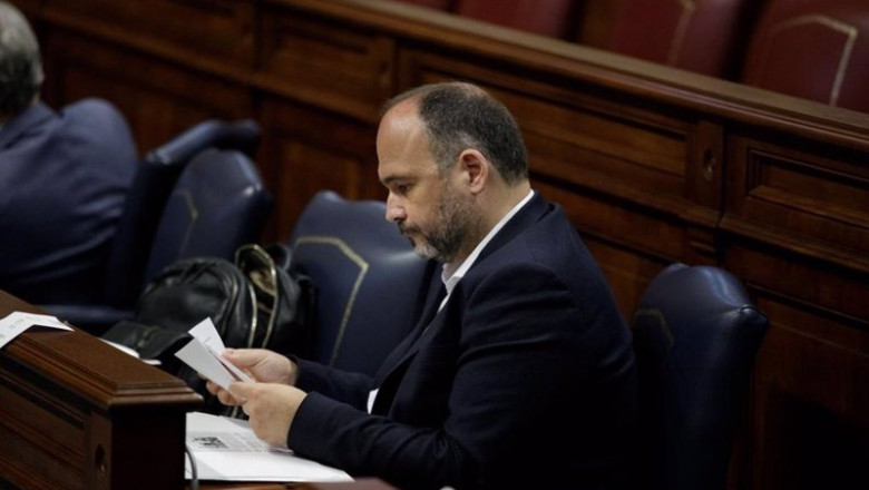 ep archivo   el consejero de educacion del gobierno de canarias jose antonio valbuena
