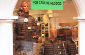 ep archivo   escaparate de un establecimiento en liquidacion