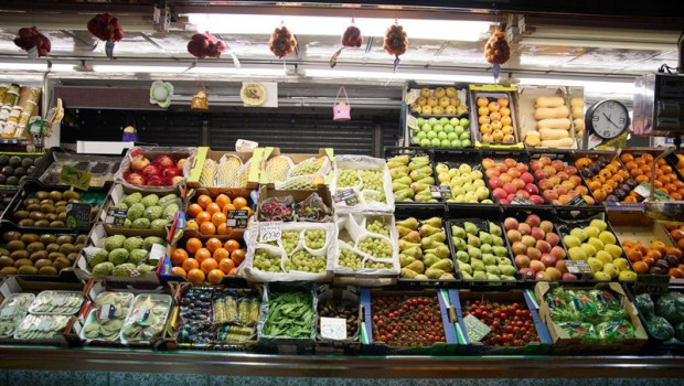 ep archivo   expositor de una fruteria en un mercado a 31 de diciembre de 2023 en madrid espana