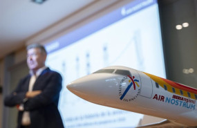 ep archivo   imagen de archivo de una maqueta de un avion de air nostrum durante una presentacion de