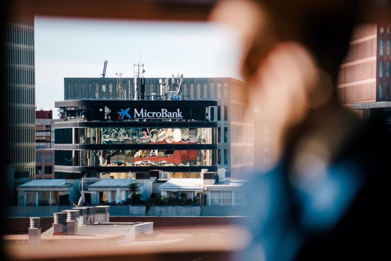 MicroBank duplica los microcréditos a estudiantes con un primer semestre récord