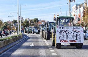 ep archivo   varios tractores circulan por una carretera en una manifestacion de profesionales de la