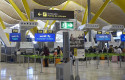 ep archivo   viajeros en la terminal t4 del aeropuerto adolfo suarez madrid barajas a 30 de marzo de