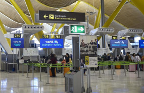 ep archivo   viajeros en la terminal t4 del aeropuerto adolfo suarez madrid barajas a 30 de marzo de