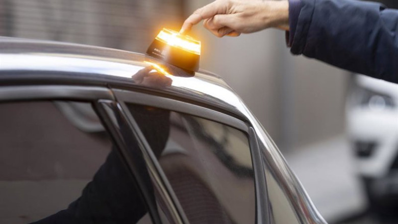 ep baliza v16 de emergencia para vehiculos a 21 de noviembre de 2025 en madrid espana la baliza v16