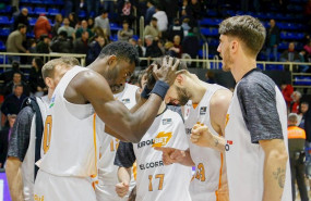 ep el baskonia celebra su victoria en fuenlabrada