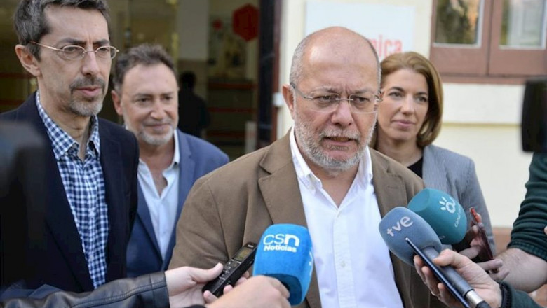 El candidato a la presidencia de Ciudadanos, Francisco Igea, atiende a los medios de comunicación antes de participar en un encuentro con afiliados y simpatizantes de la formación. | CIUDADANOS ERES TÚ ep el candidato a la presidencia de ciudadanos francisco igea atiende a los medios de comunicacion