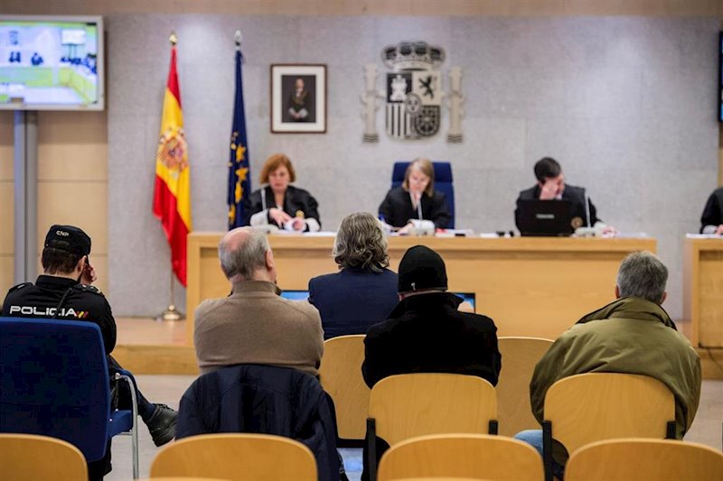 https://img.s3wfg.com/web/img/images_uploaded/6/9/ep_el_lider_de_la_trama_gurtel_francisco_correa_se_sienta_de_nuevo_en_el_banquillo_de_los_acusados.jpg
