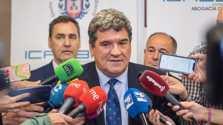 ep el ministro de inclusion seguridad social y migraciones jose luis escriva atiende a medios este ep el ministro de inclusion seguridad social y migraciones jose luis escriva atiende a medios este