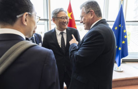 ep el negociador comercial de la ue y comisario maros sefcovic y el ministro de comercio chino wang