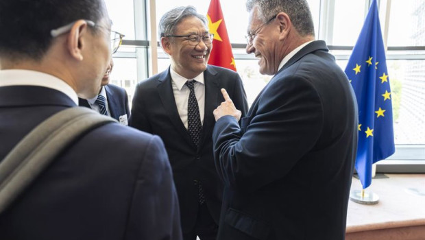 ep el negociador comercial de la ue y comisario maros sefcovic y el ministro de comercio chino wang