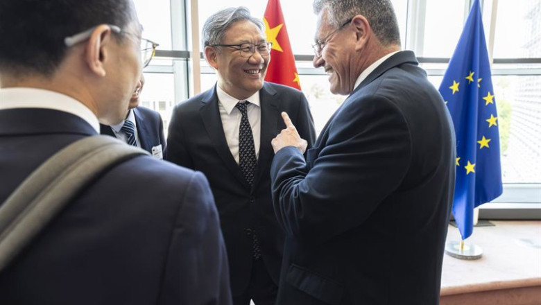 ep el negociador comercial de la ue y comisario maros sefcovic y el ministro de comercio chino wang