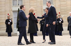ep en paris los reyes felipe vi 1d y letizia 2d y el presidente de francia emmanuel macron 1i y su