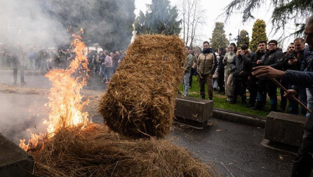 ep ganaderos organizan una tractorada a 16 de enero de 2026 en oviedo asturias espana union de
